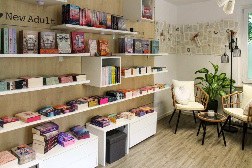 Bücherregale mit Leseecke © BookStore25 by Nadine